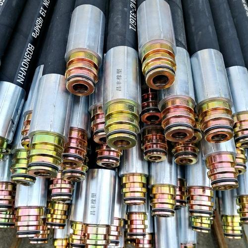 油口是M18*1.5 液压管是22*3 中间配金属软管的话 用什么接头啊 软管DN1...